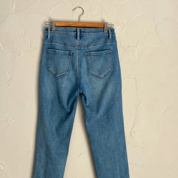 Light wash blue jeans - Picture 2 of 2